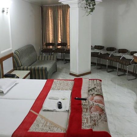 Hotel Unnati Ahmedabad Esterno foto