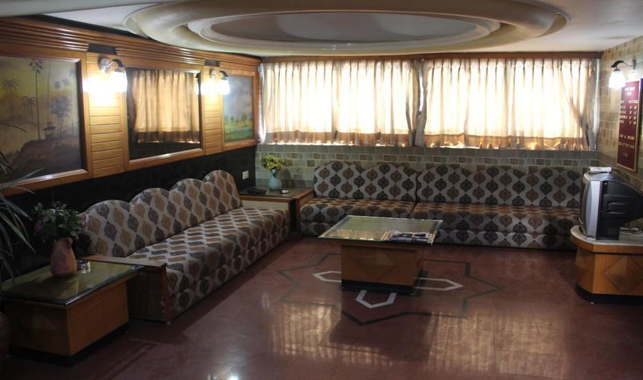 Hotel Unnati Ahmedabad Esterno foto