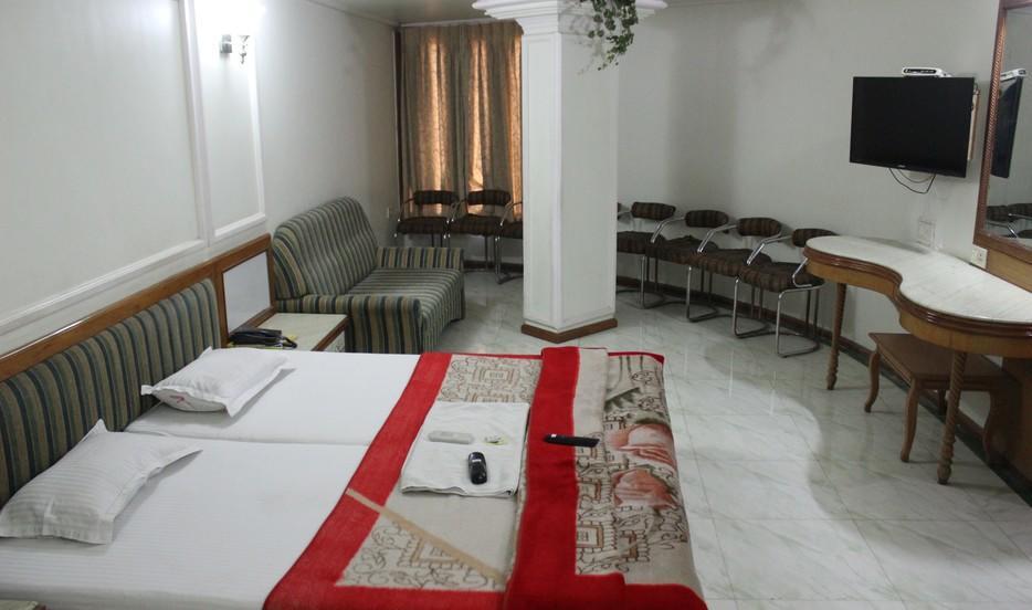 Hotel Unnati Ahmedabad Esterno foto