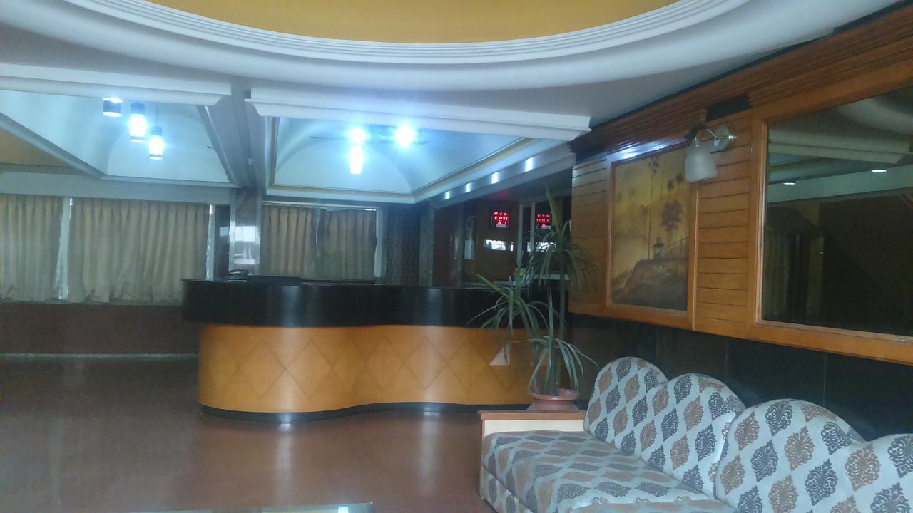 Hotel Unnati Ahmedabad Esterno foto